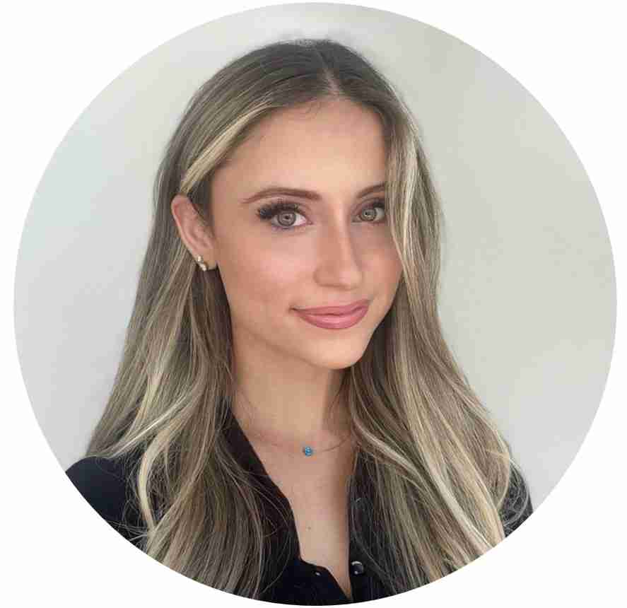 Ellie-Wierum This image is a headshot of Yvonne Brennan, an expert in innovation, design thinking, customer centricity, customer experience, entrepreneurship, lean startup and more.